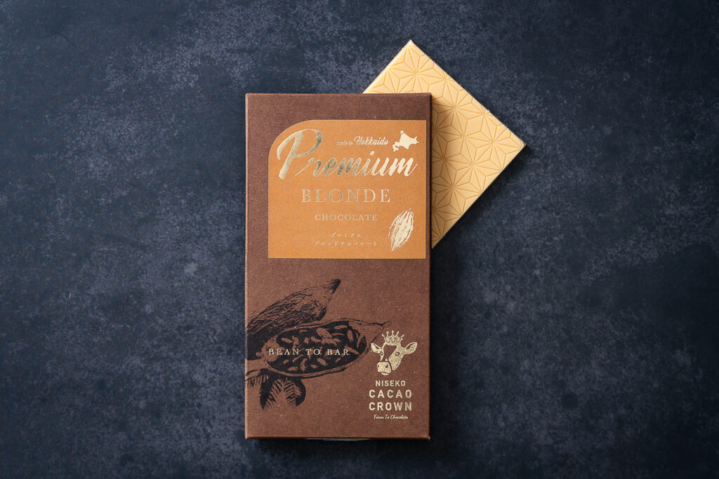 This special white chocolate is crafted using a generous amount of Takahashi Farm’s powdered milk, slow-cooked to perfection. It features a gentle milky aroma and a rich, caramel-like flavor. ¥2,300
